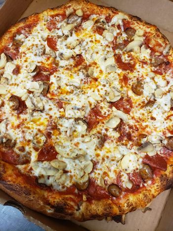 Cosmo's Pizzeria Outer Banks, Supreme Pizza